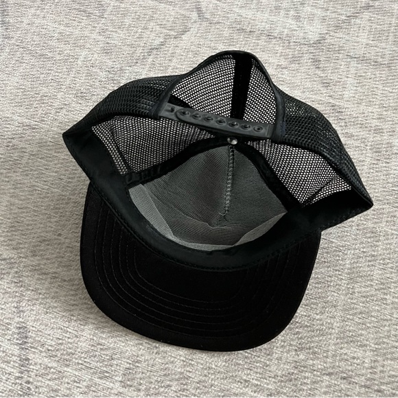 Vintage 1980s Ricky Skaggs Country Singer Men’s Adjustable Black Trucker Hat - Picture 5 of 5